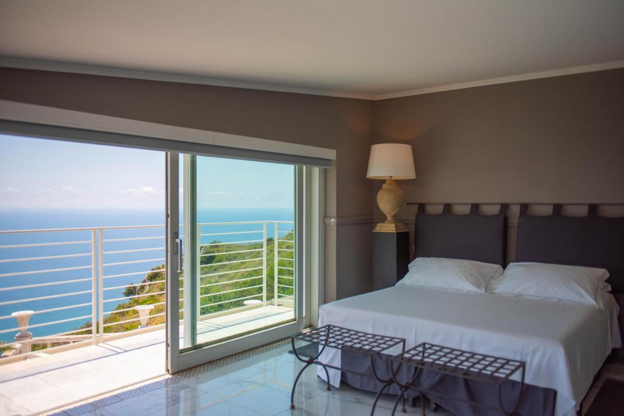 La Librata Boutique Hotel Terracina Exteriör bild